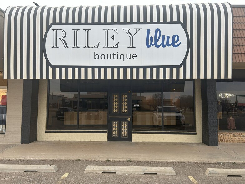 2412-2414 Paramount Blvd, Amarillo, TX for lease - Building Photo - Image 2 of 8