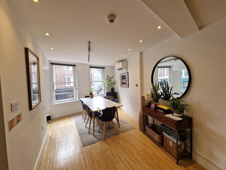 2-3 Cowcross St, London for lease - Interior Photo - Image 2 of 7