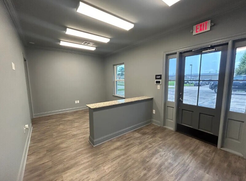 308 Eastbank st, Gonzales, LA à louer - Photo du bâtiment - Image 2 de 6