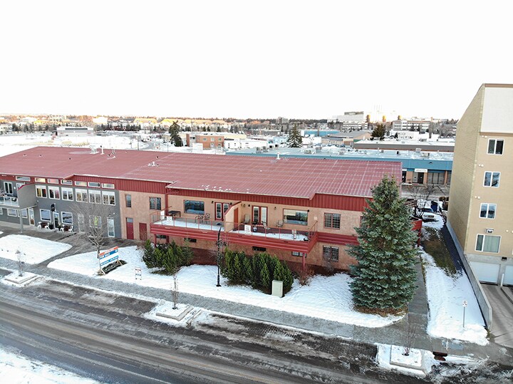 5589 47 St, Red Deer, AB à vendre Photo du bâtiment- Image 1 de 1