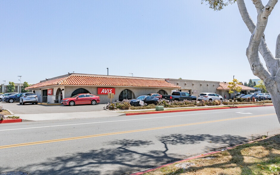 4200 Campus Dr, Newport Beach, CA à louer - Photo du bâtiment - Image 3 de 9