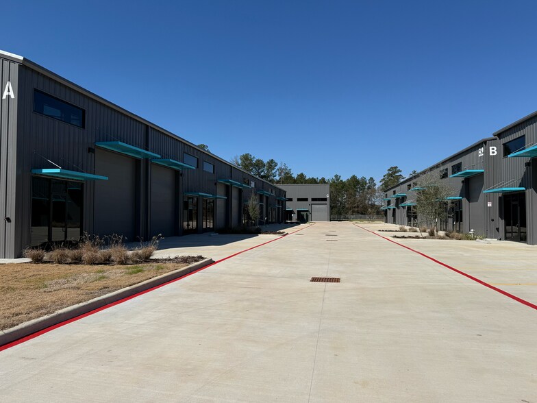 2007 Airport Rd, Conroe, TX à louer - Photo du bâtiment - Image 3 de 13