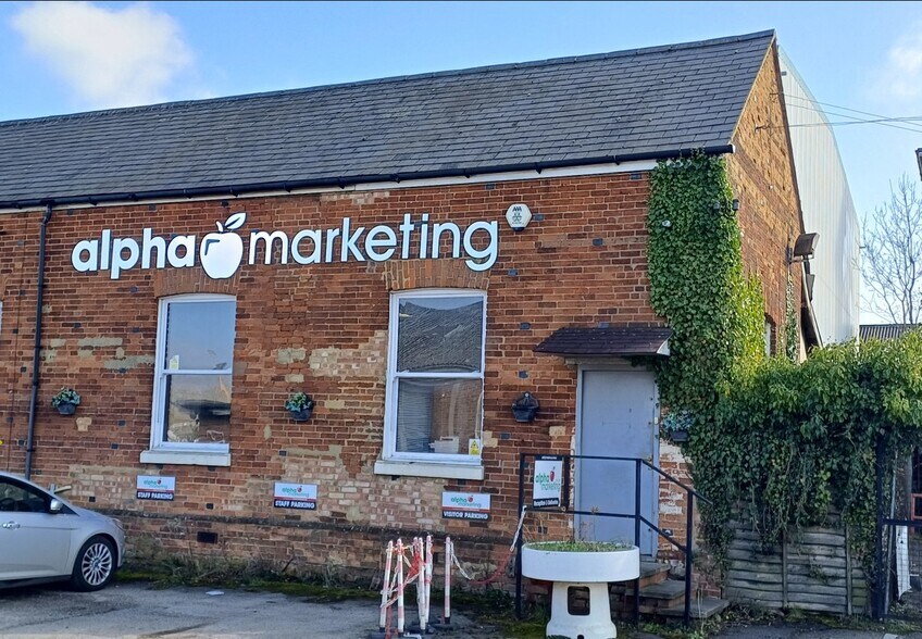 Boss Av, Leighton Buzzard for lease - Building Photo - Image 1 of 1