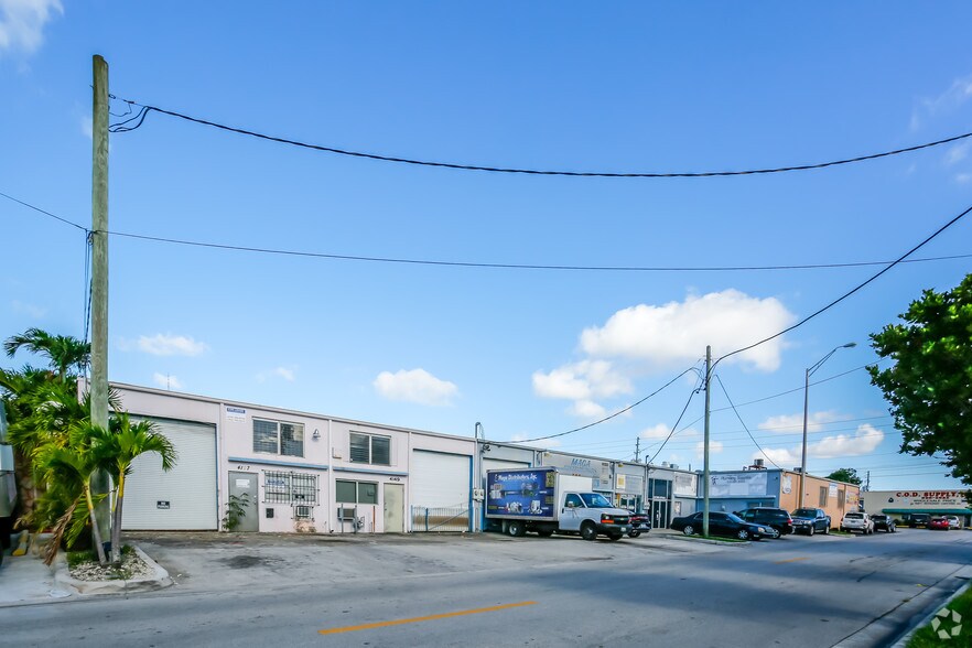 4125 E 10th Ct, Hialeah, FL à vendre - Photo du bâtiment - Image 2 de 11