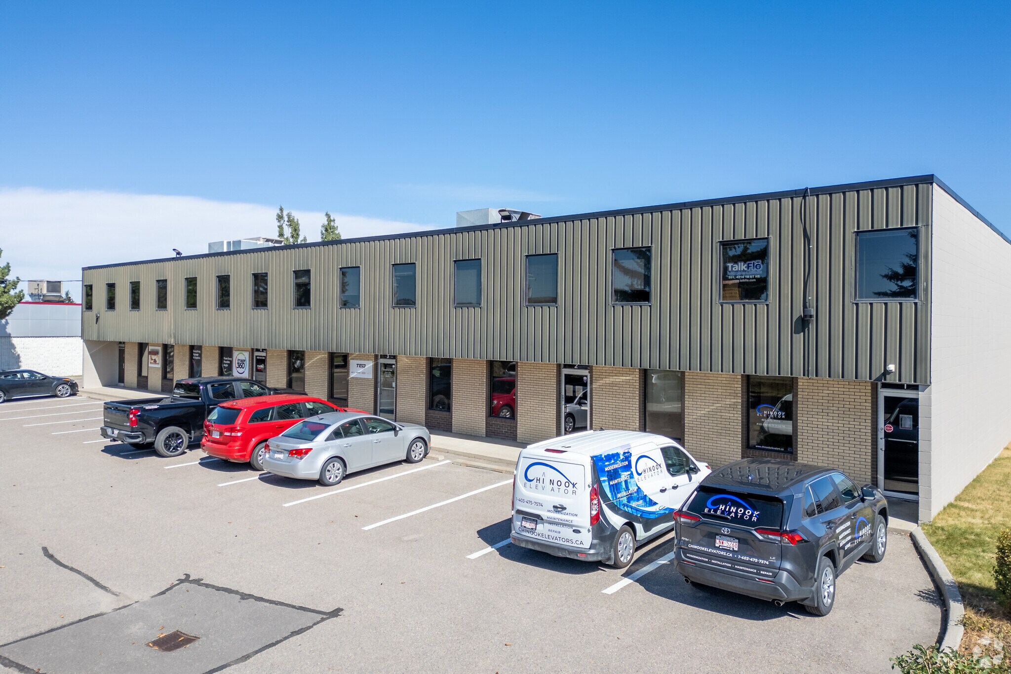 4216 10th St NE, Calgary, AB for sale Primary Photo- Image 1 of 1