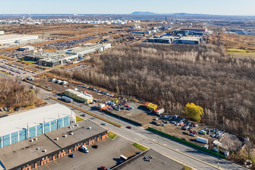 9050 Boul Henri-Bourassa E, Montréal, QC for sale - Aerial - Image 2 of 3