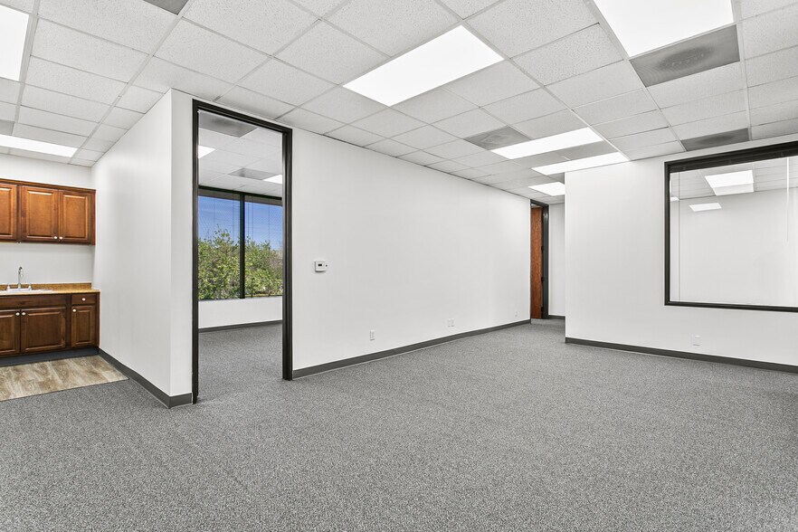 801 Parkcenter Dr, Santa Ana, CA à louer - Photo intérieure - Image 3 de 6