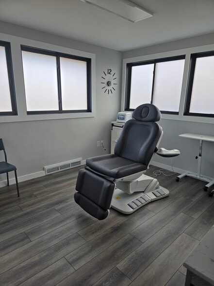 4 Park Lane Rd, New Milford, CT for lease - Interior Photo - Image 2 of 5