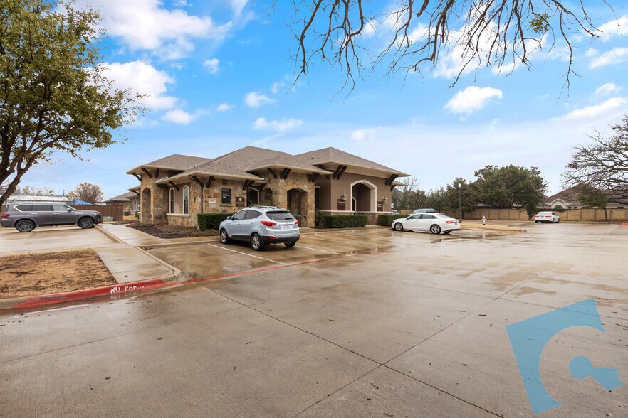 8821 Davis Blvd, Keller, TX à vendre - Photo du bâtiment - Image 3 de 7