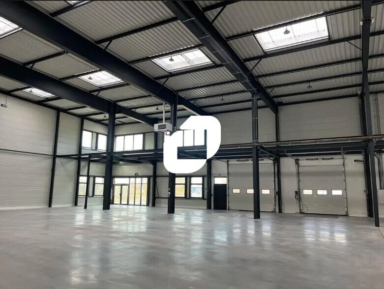 Flex dans Saint-Priest à louer - Photo du bâtiment - Image 3 de 48