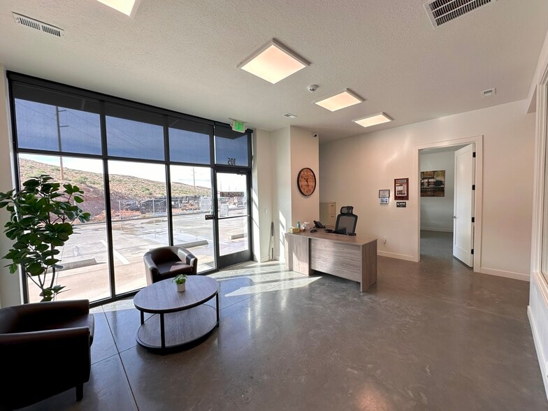 5508 240 N, Hurricane, UT for lease - Building Photo - Image 2 of 6