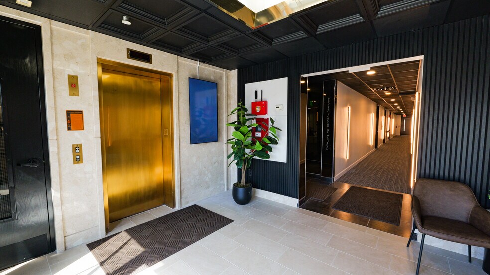 42450 W 12 Mile Rd, Novi, MI à louer - Photo du bâtiment - Image 3 de 24