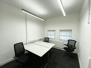 Twistleton Ct, Dartford for lease Interior Photo- Image 2 of 11