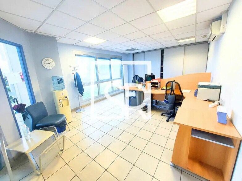 Office in Clermont-Ferrand for lease - Primary Photo - Image 3 of 11