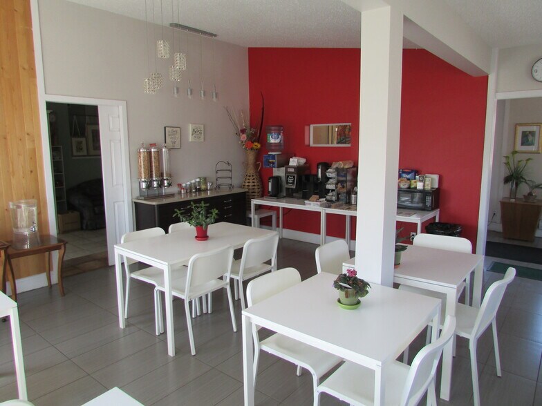 21640 Stony Plain Rd NW, Edmonton, AB for sale - Building Photo - Image 1 of 1