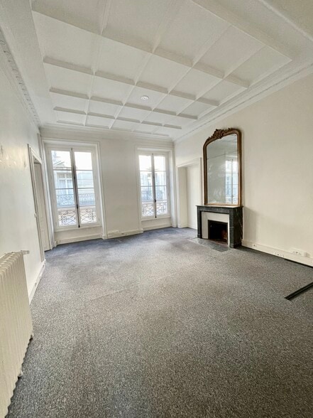 16 Rue Jean Mermoz, Paris for lease - Building Photo - Image 2 of 8