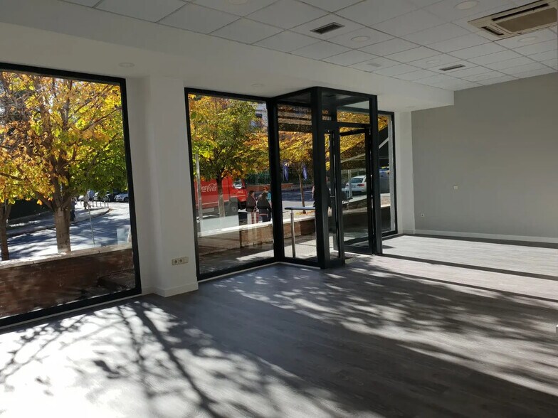 Retail in Coslada, Madrid for lease - Interior Photo - Image 2 of 6