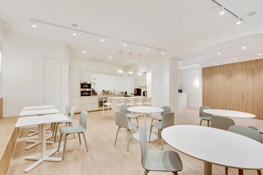 Office in Boulogne-Billancourt for sale - Building Photo - Image 3 of 19