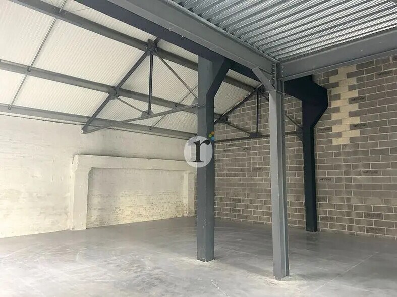 Flex in Lille for lease - Interior Photo - Image 3 of 6