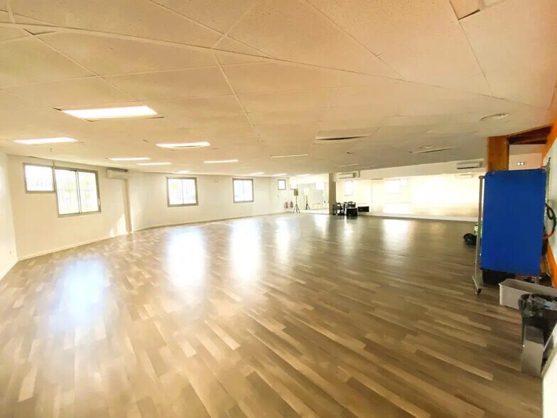 Flex in Bondoufle for sale - Building Photo - Image 3 of 8