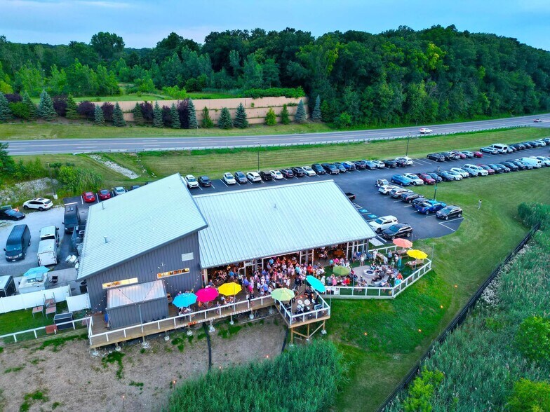 17684 US Highway 12, New Buffalo, MI à vendre - Photo du bâtiment - Image 2 de 38