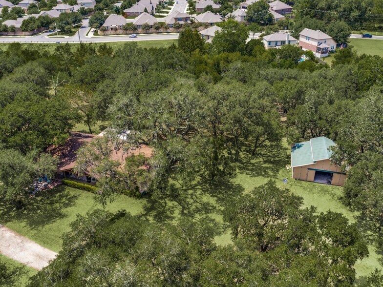 536 S School St, Boerne, TX à vendre - Photo du bâtiment - Image 3 de 40