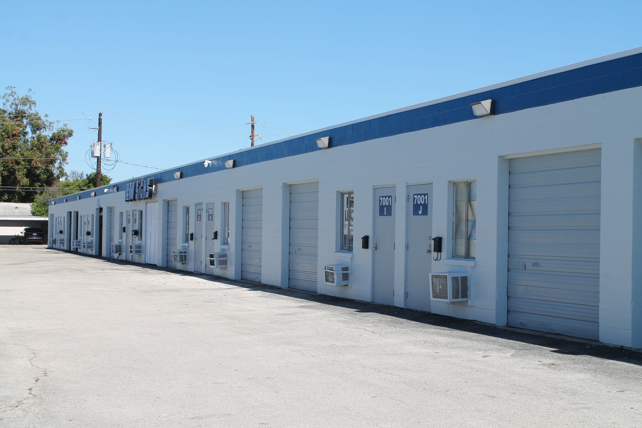 7001 Mullins Dr, Houston, TX for lease Building Photo- Image 1 of 3