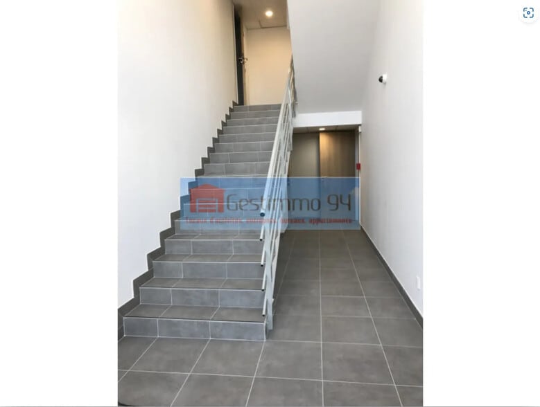 Flex in Brétigny-sur-Orge for lease - Interior Photo - Image 3 of 9