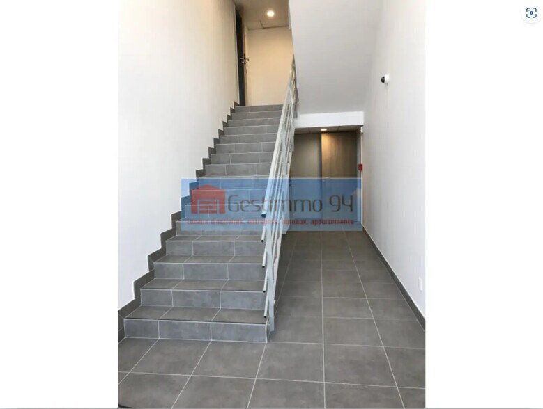 Flex in Brétigny-sur-Orge for lease - Interior Photo - Image 3 of 9