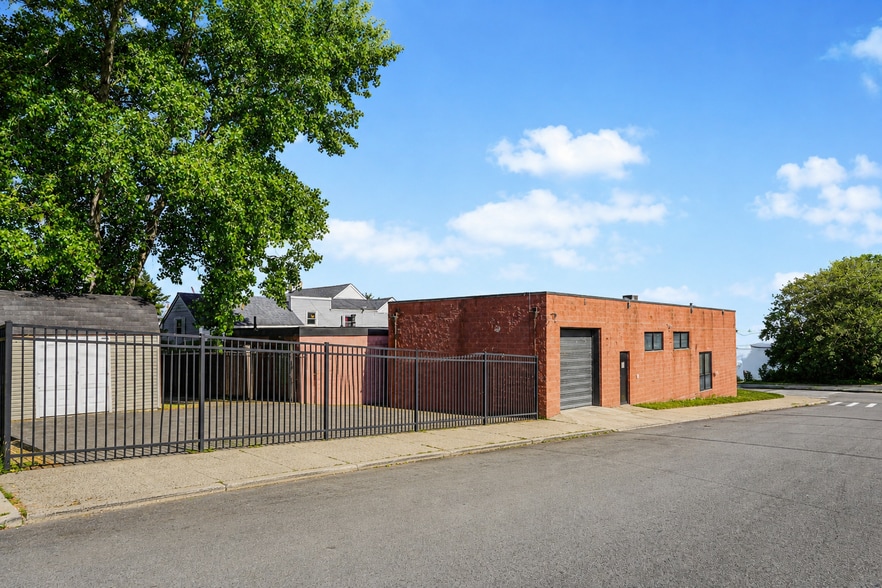 2842 Richmond Ter, Staten Island, NY à vendre - Photo du bâtiment - Image 3 de 15