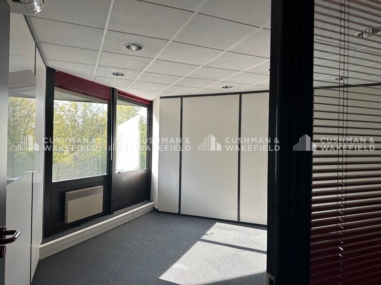 Office in Oberhausbergen for lease - Interior Photo - Image 2 of 13