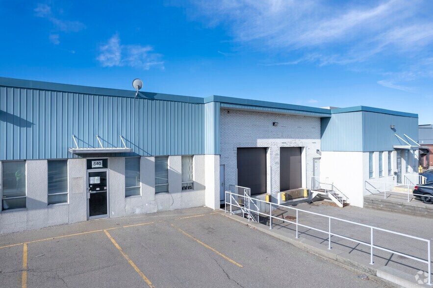 800-850 Flint Rd, Toronto, ON à louer - Photo du bâtiment - Image 3 de 5