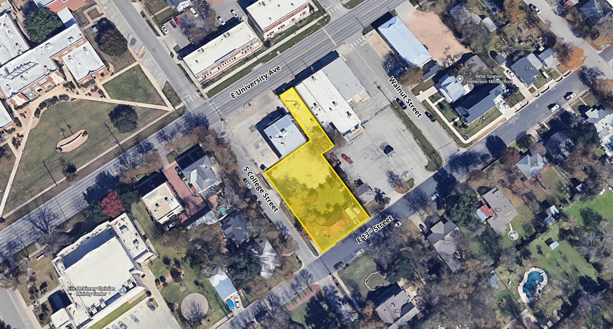 604 E University Ave & 1211 College St portefeuille de 1 propriétés à vendre sur LoopNet.ca Aérien- Image 1 de 9