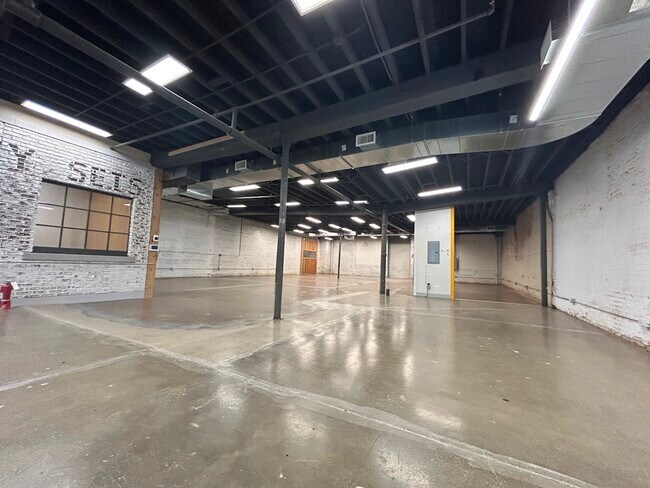 Plus de détails pour 3033 W Ohio St, Chicago, IL - Industriel à louer