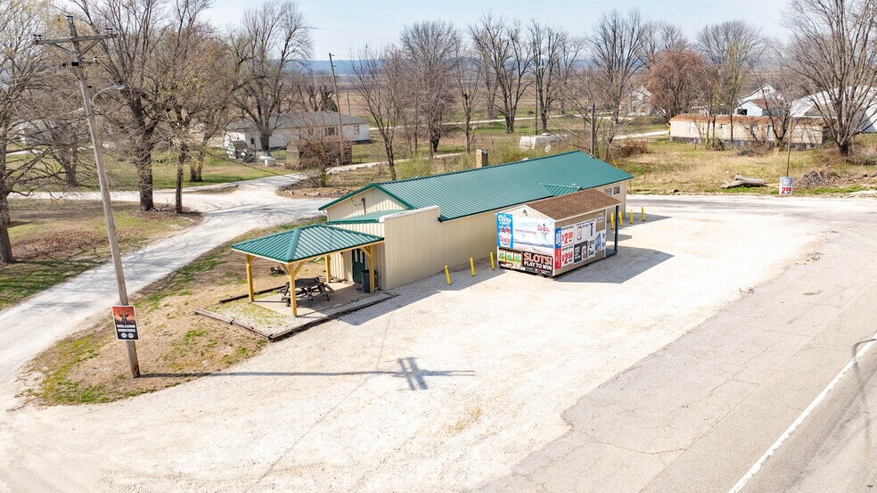 20861 IL-100, Fieldon, IL à vendre - Photo du bâtiment - Image 2 de 33