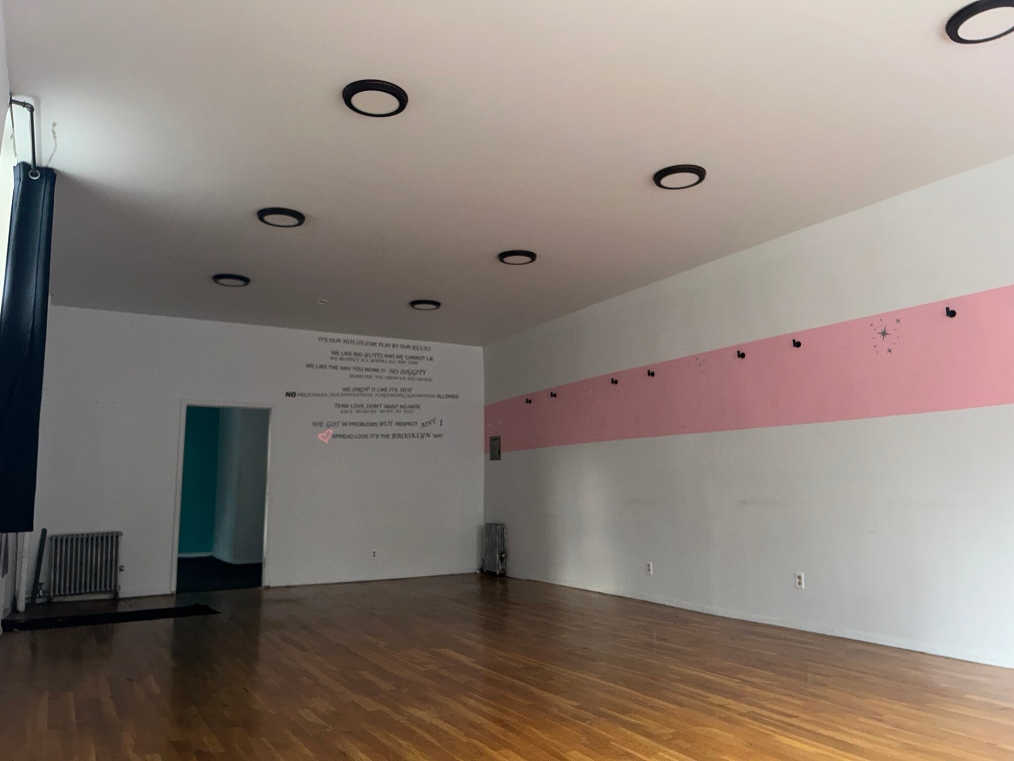 1067 Manhattan Ave, Brooklyn, NY for lease Primary Photo- Image 1 of 4