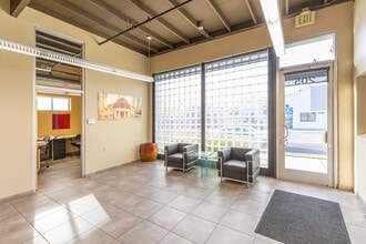 205 23rd St, Sacramento, CA for sale Interior Photo- Image 2 of 15