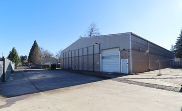 1480 W 3rd Pl, Eugene, OR for lease Interior Photo- Image 1 of 4