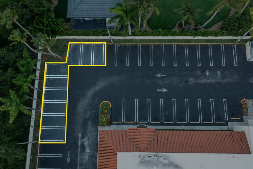 7765 SW 87th Ave, Miami, FL à vendre - Photo du bâtiment - Image 3 de 30