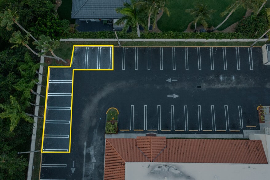 7765 SW 87th Ave, Miami, FL à vendre - Photo du bâtiment - Image 3 de 30