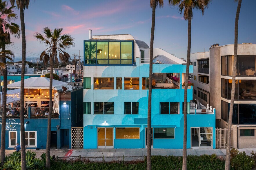 3111 Ocean Front Walk, Marina Del Rey, CA à vendre - Photo du bâtiment - Image 2 de 51