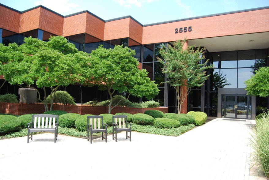 2555 Kingston Rd, York, PA for lease - Building Photo - Image 3 of 16