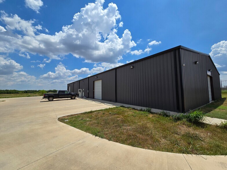 1850 Goforth Rd, Kyle, TX à vendre - Photo du bâtiment - Image 2 de 13
