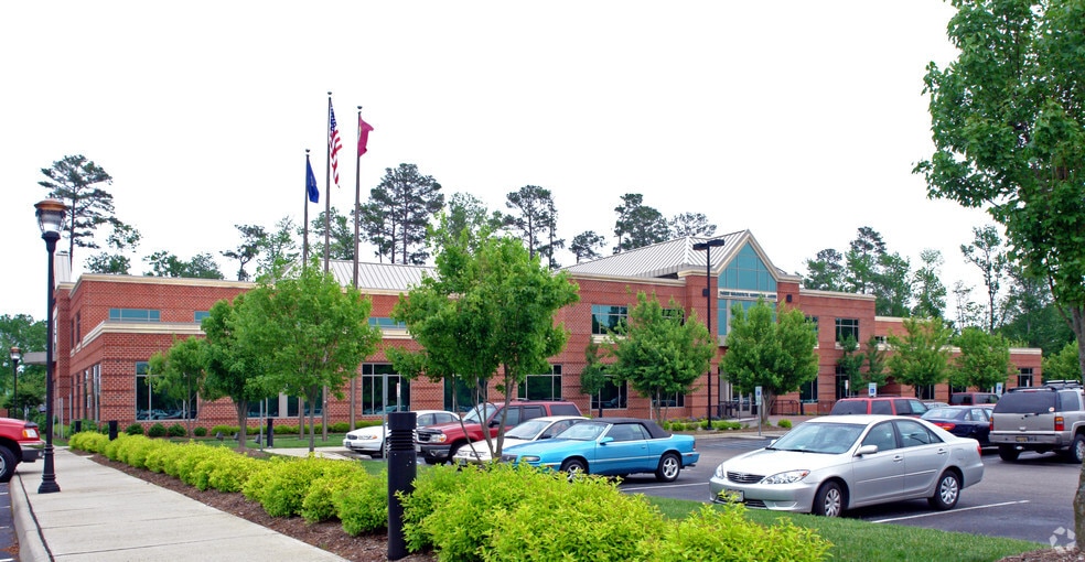 11803 Jefferson Ave, Newport News, VA for lease - Building Photo - Image 1 of 15