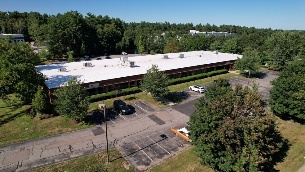 16 Commerce Blvd, Middleborough, MA à louer - Photo du bâtiment - Image 2 de 15