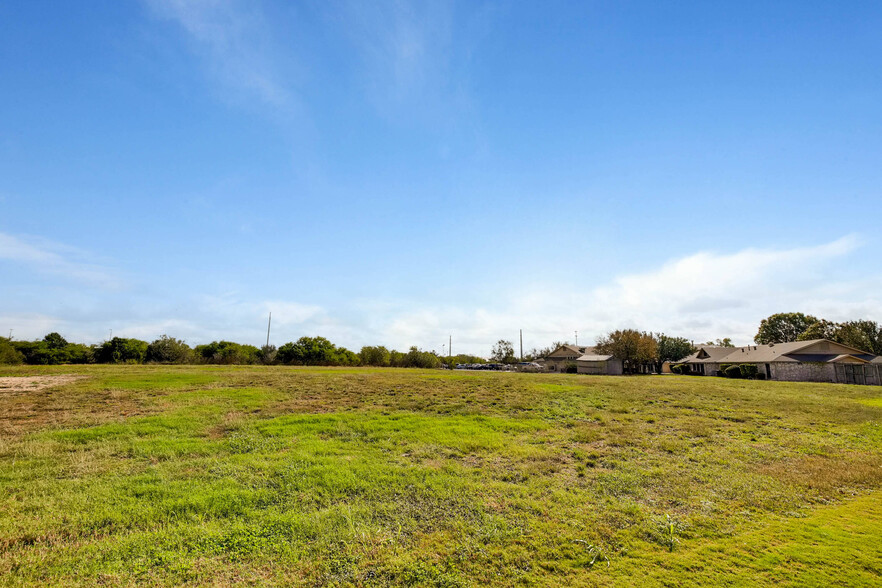 421 S King St, Seguin, TX for lease - Building Photo - Image 3 of 11