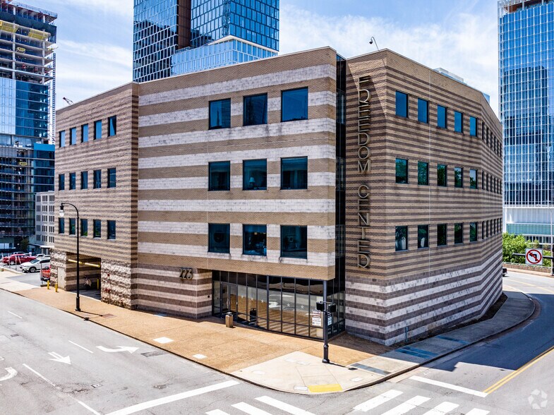 223 Rosa L Parks Blvd, Nashville, TN à louer - Photo principale - Image 1 de 15