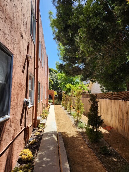 1217 Cedar Ave, Long Beach, CA à vendre - Photo du bâtiment - Image 2 de 16