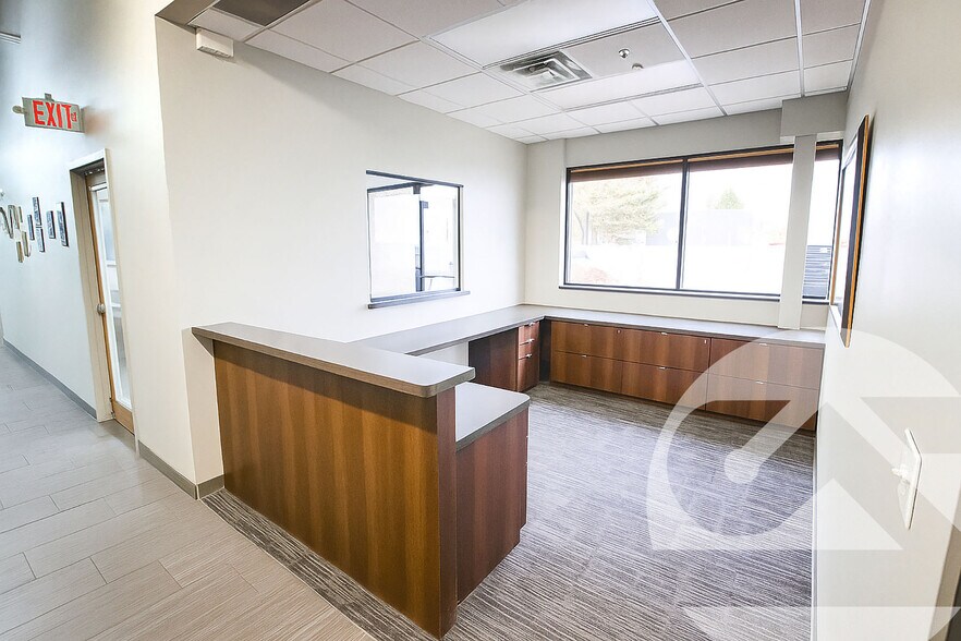 7505 Baron Dr, Canton, MI à vendre - Photo intérieure - Image 2 de 13