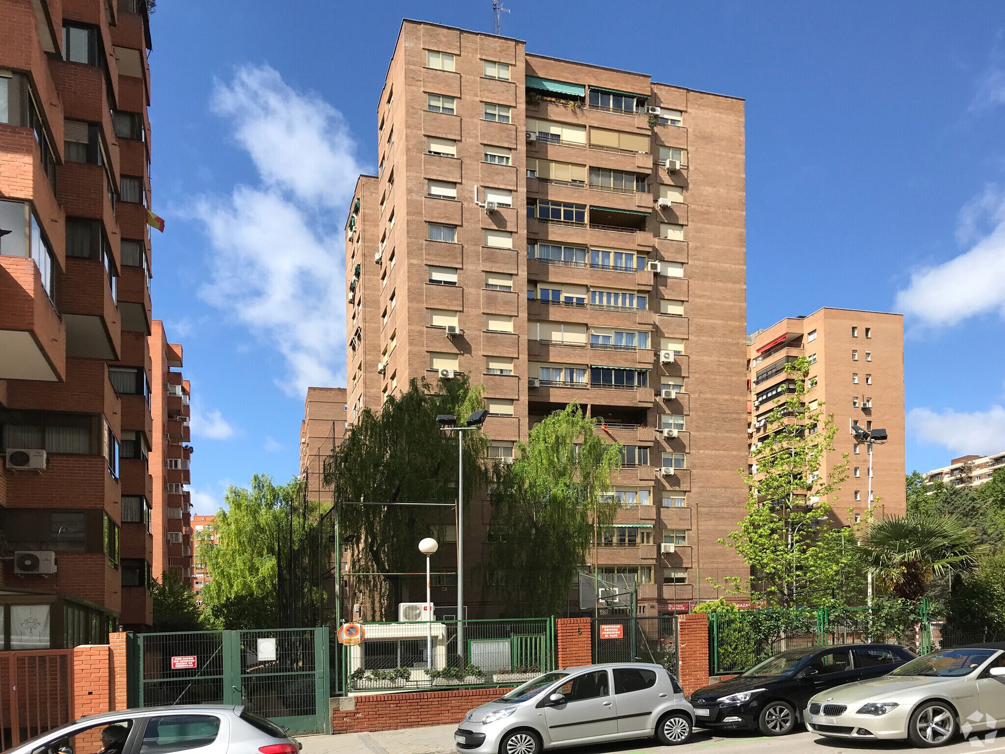 Calle de Sangenjo, 16, Madrid, Madrid à louer Photo du bâtiment- Image 1 de 3